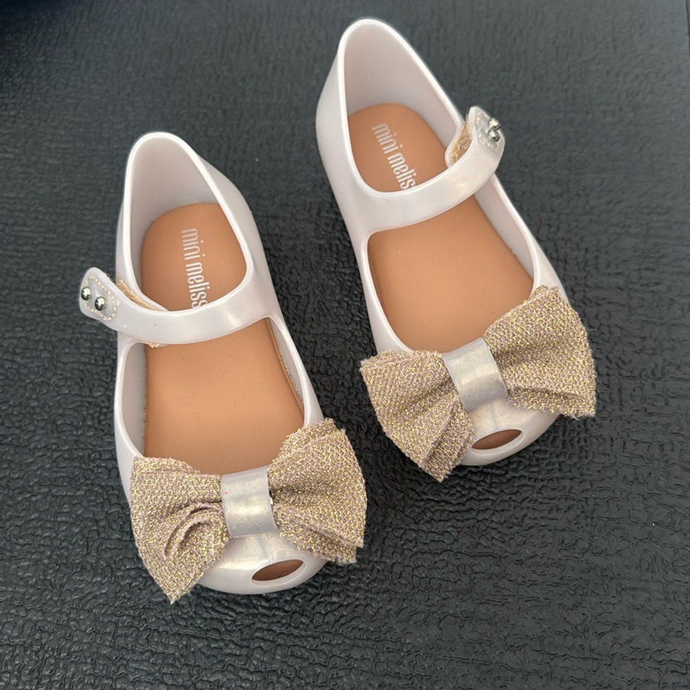 Like NEW Mini Melissa Mini Ultra Girl Sweet XII BB 
Milky Beige/Brown size 7